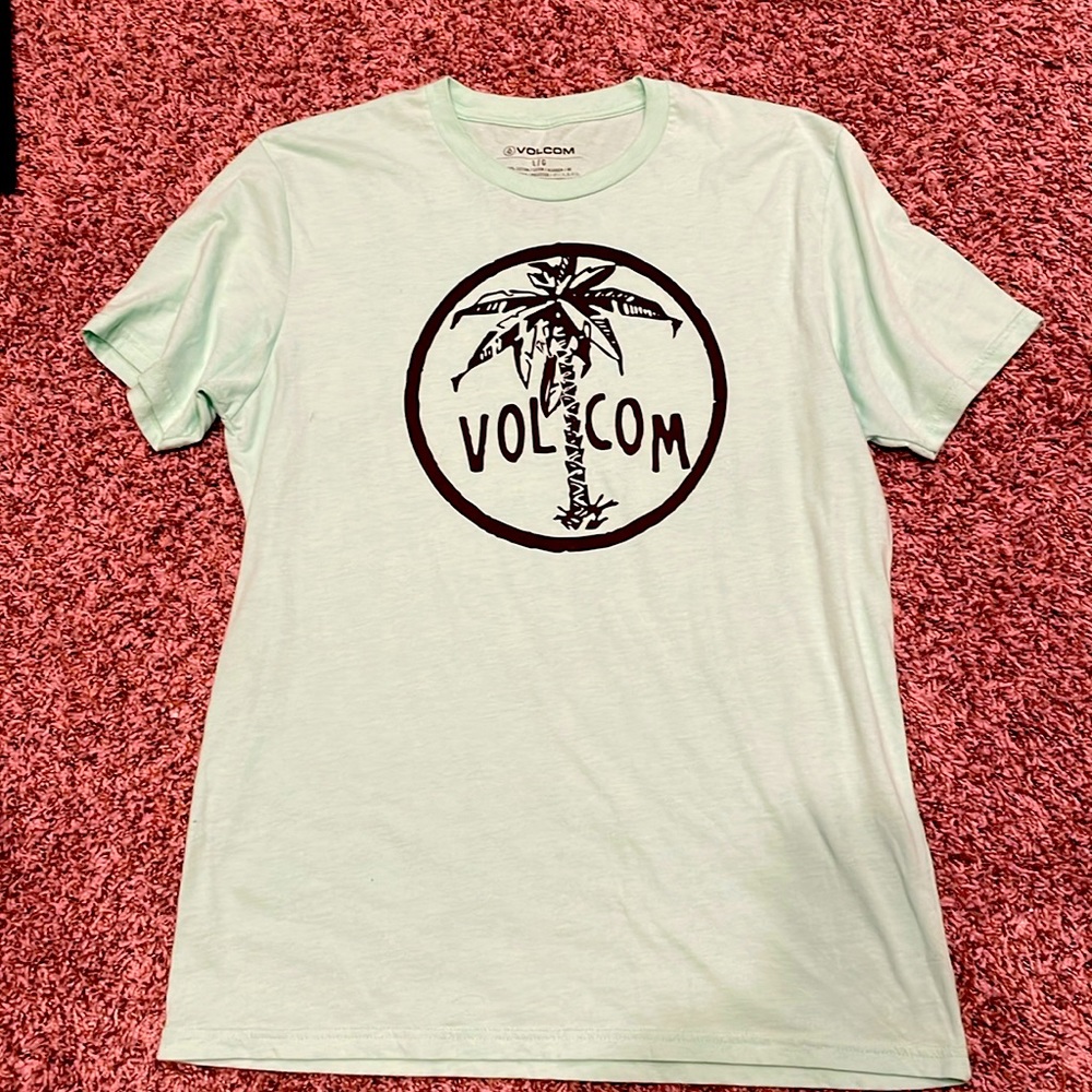 Volcom large shirt